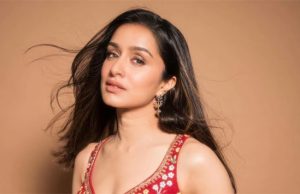 श्रद्धा कपूर ने शाहरुख खान का नाम लेकर किया फोटोग्राफरों के साथ प्रैंक