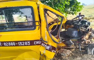 स्कूल वैन का टायर फटने से बड़ा हादसा….1 बच्चे की हुई मौत, 3 घायल