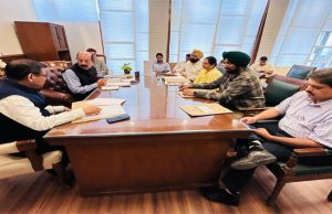 Punjab: कैबिनेट मंत्री Mohinder Bhagat द्वारा बागवानी विभाग के अधिकारियों के साथ विभिन्न योजनाओं संबंधी समीक्षा बैठक