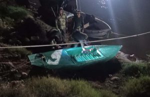 BSF ने पठानकोट के तरना नाले में तैरती संदिग्ध पाकिस्तानी नाव को किया जब्त