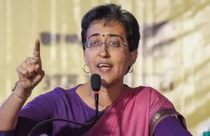 CM Atishi को Sonam Wangchuk से मिलने की नहीं मिली इजाजत, थाने के बाहर लोगों का प्रदर्शन