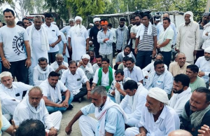 Hisar-Chandigarh highway jam: धान की सरकारी खरीद शुरू न होने गुस्से में किसान, सरकार व प्रशासन के खिलाफ नारेबाजी