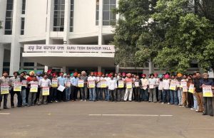 Punjabi University में लगे ‘वाइस चांसलर लापता’ के पोस्टर