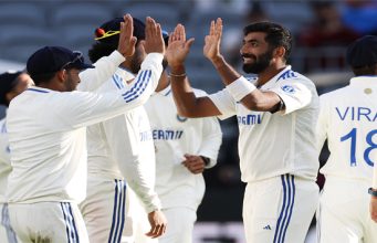 भारत पहली पारी में 150 रनों पर सिमटी, लेकिन भरतीय गेंदबाजों ने भी लगाई विकटों की झड़ी