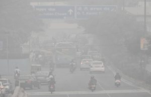 Delhi-NCR में ठंड की दस्तक, घने कोहरे और प्रदूषण ने ढका शहर, अक्षरधाम मंदिर दिखना हुआ बंद