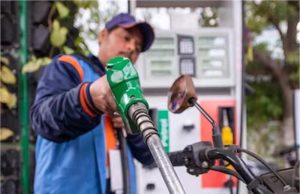 Petrol-Diesel Prices: क्रिसमस के अगले दिन उपभोक्ताओं को बड़ा झटका