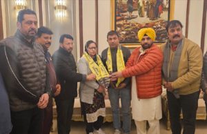 जालंधर नगर निगम चुनाव के दौरान वार्ड 81 से सीमा रानी और वार्ड 65 से कांग्रेसी पार्षद प्रवीण वासन आप में हुए शामिल