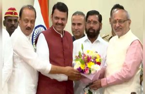 राजभवन पहुंचे फडणवीस, शिंदे और अजित पवार…राज्यपाल के सामने पेश किया सरकार बनाने का दावा