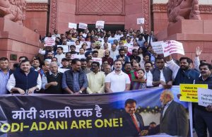 अदाणी मामले को लेकर ‘INDIA’ गठबंधन के घटक दलों ने संसद परिसर में किया विरोध प्रदर्शन