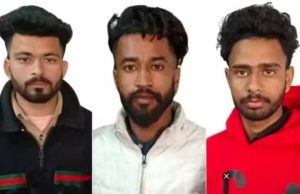 संदिग्ध आतंकवादियों के शव ले जा रही एंबुलेंस को अज्ञात वाहन ने मारी टक्कर