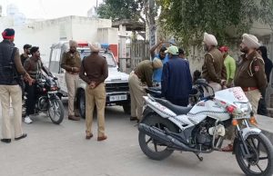 Punjab Traffic Police ने की वाहनों की जांच, नाके लगाकर चेक किए कागजात