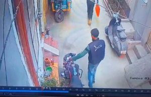 Ludhiana के Dharampura इलाके में पर हुई चोरी, बाहर खड़ी बाइक लेकर चोर फरार, घटना CCTV में कैद