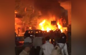 Police ने कानून व्यवस्था बनाए रखने की अपील करते हुए 10 इलाकों में लगाया कर्फूय