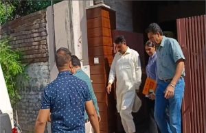 MLA Raman Arora को साथ लेकर विजिलेंस ने समधी राजू मदान के घर मारी Raid