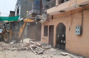Jalandhar में भ्रष्टाचार के खिलाफ पुलिस का एक्शन, ड्रग तस्करों की अवैध संपत्तियों पर चलाया बुलडोजर