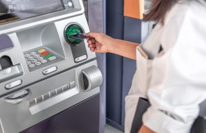 ATM में बढ़ने लगे 100 और 200 रुपये के नोट, बंद हो सकते है 500 रुपये के नोट!… जानिए क्या RBI का प्लान