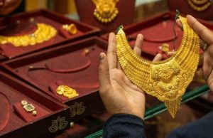 सोना-चांदी की कीमतों में आई गिरावट, जानिए आज के रेट