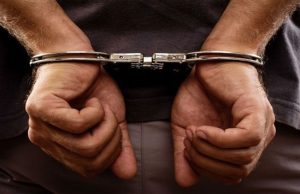 पुलिस ने चोरी के शक में उठाया, चायवाली के अकाऊंट में 10 हजार ट्रांसफर करवाकर छोड़ा