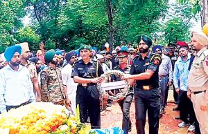कुलगाम में शहीद हुए लुधियाना के प्रितपाल सिंह का गांव मानूपुर में सैन्य सम्मान के साथ अंतिम संस्कार