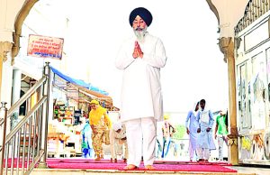 “आप” प्रत्याशी Harmeet Singh Sandhu गुरुघर में हाजिरी भरकर पहुंचे रोड शो में और फिर भरा नामांकन-पत्र