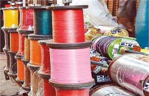 फिर जानलेवा साबित हुई चाइना डोर, एक बाइक सवार युवक का गला कटा