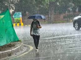 Jalandhar में रातोंरात बदला मौसम, ओलावृष्टि और बारिश से बढ़ी सर्दी