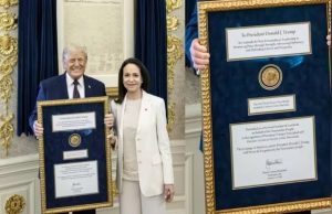 Trump को Venezuela की नेता Maria Machado ने दिया Nobel शांति पुरस्कार का Medal