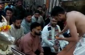 महाकाल के दर्शन करने पहुचें विराट कोहली, निर्णायक मुकाबले से पहले भस्म आरती में हुए शामिल
