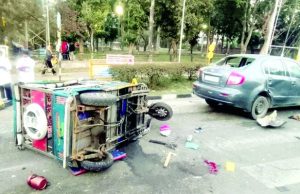 नशे में धुत कार चालक ने ई-रिक्शा, साइकिल व एक कार को मारी टक्कर, 3 लोगों की मौत, 4 घायल