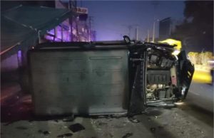 Ludhiana: तेज रफ्तार Thar ने बाइक सवार को उड़ाया, टक्कर इतनी जबरदस्त कि पलट गई गाड़ी