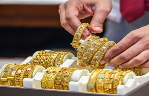 Gold Silver Price Today: होली से पहले सस्ता हुआ सोना-चांदी! जानें आज के Latest Price
