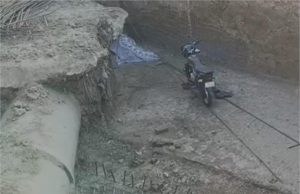 Jalandhar में 20 फीट गहरे गड्ढे में गिरी बाइक: तड़प-तड़पकर युवक ने तोड़ा दम, मोबाइल-पर्स गायब