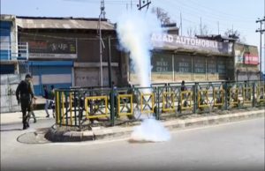 खामेनेई की मौत के बाद Srinagar में तनाव, प्रदर्शन हिंसक होने पर पुलिस ने किया बल प्रयोग