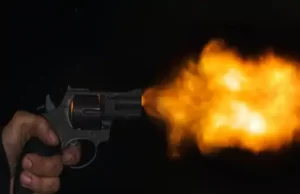 Amritsar में शराब के ठेके पर फायरिंग:कर्मचारी घायल, 4 आरोपियों के खिलाफ केस दर्ज; पुलिस तलाश में जुटी