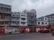 अमृतसर में कच्चे कोयले से भरे ट्रक में लगी आग:दूर तक उठी लपटें; मालिक बोला- 40 साल के कारोबार में पहली बार देखा ऐसा