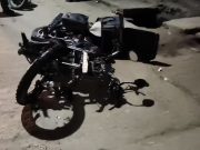 जालंधर में महिला ने डिलीवरी बॉय को मारी टक्कर:गंभीर घायल, बाइक चकनाचूर; भागने से रोकने वाले युवक को ईंट-डंडे से पीटा