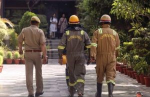 Bomb Threat: दिल्ली के दो कॉलेजों को बम से उड़ाने की मिली धमकी, मचा हड़कंप