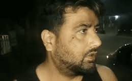 जालंधर में ग्राहक और सैलून मालिक में विवाद:कटिंग कराने गए युवक का आरोप- उस्तरे से गर्दन पर हमला किया, अस्पताल में लगे टांके