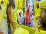 पंजाबी सिंगर Kanwar Grewal ने प्रेमानंद महाराज से मुलाकात की: संत बोले- तुम्हारी आवाज बुलंद, ऐसे ही गाते रहो