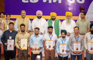 Punjab: अब तक 67,037 लोगों को नौकरियां, सोमवार को और 355 युवाओं को मिले नियुक्ति पत्र