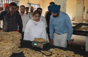 Amritsar के ज़िला एवं सत्र न्यायाधीश और DLSA के चेयरपर्सन ने सेंट्रल जेल का औचक किया निरीक्षण
