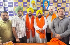 अमृतसर इंप्रूवमेंट ट्रस्ट के नए चेयरमैन से मिले मंत्री हरभजन सिंह ETO,नई जिम्मेदारी की दी शुभकामनाएं