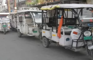 Bathinda में मोबाइल ऐप से चलते-चलते बंद हो रहे ई-रिक्शा, चालकों और यात्रियों में बढ़ी चिंता