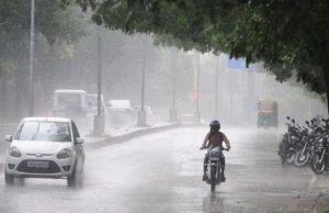 ठंडी हवाओं और बारिश से अमृतसर में सुहाना हुआ मौसम, लोगों को चिलचिलाती गर्मी से मिली राहत