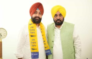 पंजाब में शिरोमणि अकाली दल को बड़ा झटका, वनिंदर कौर लूंबा और करण सिह AAP में शामिल