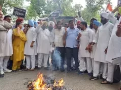 Rahul Gandhi पर FIR का विरोध, चंडीगढ़ कांग्रेस का प्रदर्शन:BJP के खिलाफ सड़कों पर उतरे; केंद्र सरकार की नीतियों पर साधा निशाना