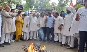 Rahul Gandhi पर FIR का विरोध, चंडीगढ़ कांग्रेस का प्रदर्शन:BJP के खिलाफ सड़कों पर उतरे; केंद्र सरकार की नीतियों पर साधा निशाना