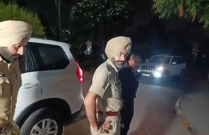 Amritsar में ASI पर फायरिंग, सिर में लगी गोली; घायल हालत में खुद बाइक चलाकर पहुंचा थाने