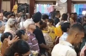 Janmashtami पर दुर्ग्याणा तीर्थ में उमड़ी भीड़:फूल-लाइटों से सजा मंदिर, दूर-दराज से दर्शन को पहुंचे श्रद्धालु, छोटे बच्चे बने कान्हा
