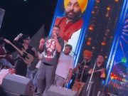 पंजाबी सिंगर साउंड ऑपरेटर्स से भिड़े:माइक बंद होने के बाद सुनाई खरी-खोटी; विरोध हुआ तो कहा- खाली दिमाग शैतान का घर